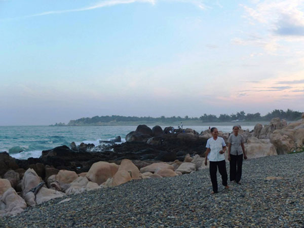 Chính quyền nói gì về việc bãi đá 7 màu nổi tiếng Bình Thuận bị xóa sổ?