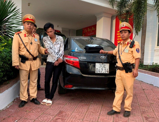 Tài xế phê ma túy, tông thẳng vào CSGT