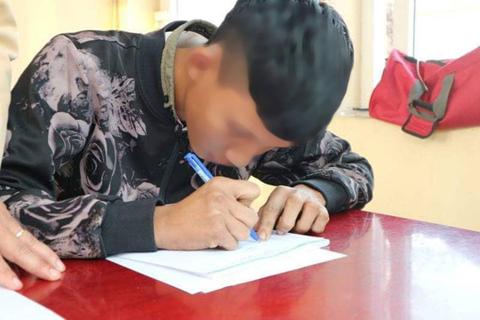 Bị phát hiện sử dụng ma túy, tài xế xe tải nói không biết tại sao em lại hút