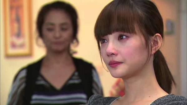 Tăng ca Tết vất vả, về bị mẹ chồng phần cơm thừa canh cặn, con dâu bê mâm cơm ra sau nhà rồi tuyên bố...