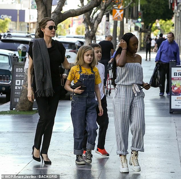 Không muốn chọc giận Angelina Jolie, Brad Pitt có tình mới cũng phải âm thầm hẹn hò