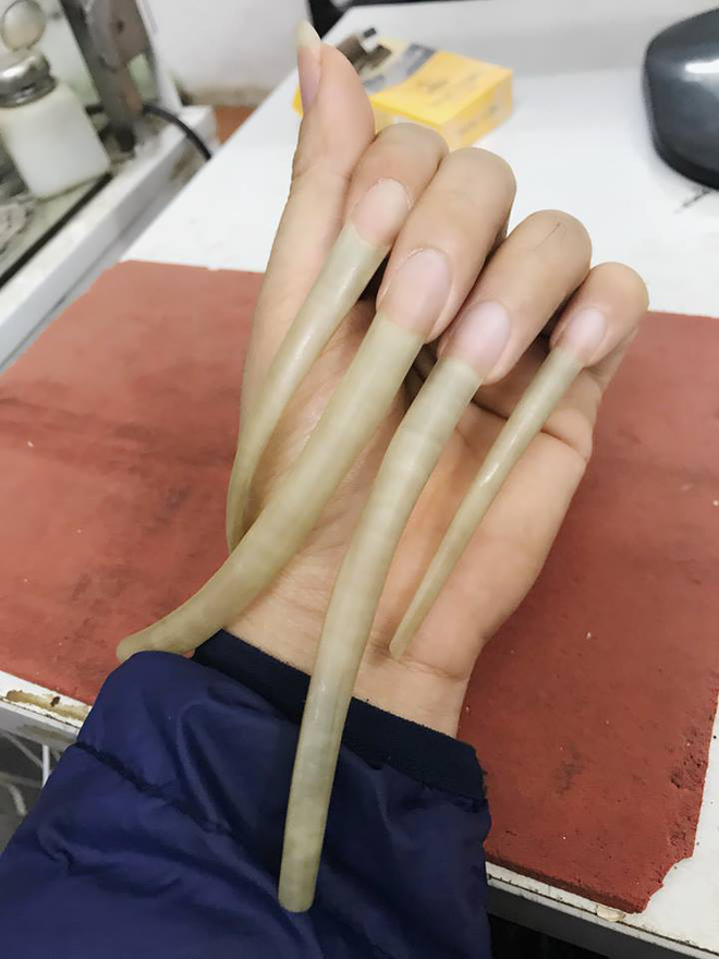 Bộ móng dài 12 cm và sở thích khác người của chàng trai Bắc Giang