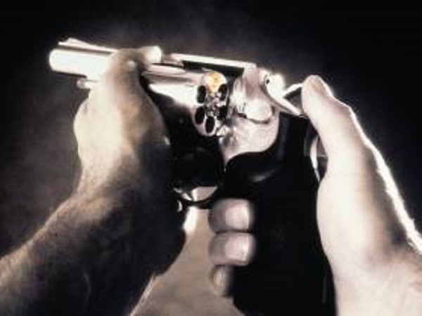 Chơi ‘Cò quay Nga’, cảnh sát Mỹ hại chết đồng nghiệp nữ