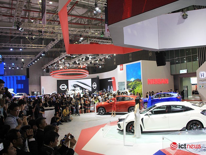 Mua ôtô bia kèm lạc cận Tết, khách hàng bất chấp