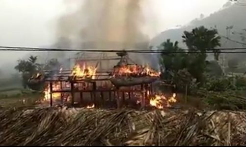 Thui thịt chó để liên hoan xây nhà, căn nhà sàn bị thiêu rụi trước Tết ở Yên Bái