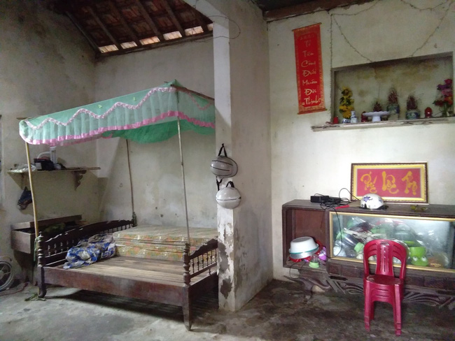 Chồng bị mù cả hai mắt, con trai duy nhất qua đời vì tai nạn giao thông, người phụ nữ chỉ biết chắp tay kêu trời