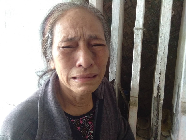 Chồng bị mù cả hai mắt, con trai duy nhất qua đời vì tai nạn giao thông, người phụ nữ chỉ biết chắp tay kêu trời