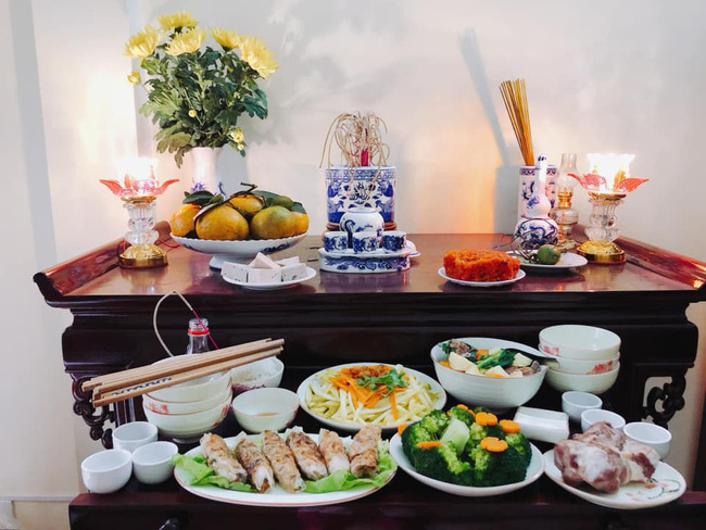 Lần đầu tự làm cỗ cúng ông Công ông Táo, mẹ trẻ gây bão mạng xã hội vì cúng trên bàn bếp Lần đầu tự làm cỗ cúng ông Công ông Táo, mẹ trẻ gây bão mạng xã hội vì cúng trên bàn bếp