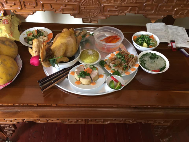 Lần đầu tự làm cỗ cúng ông Công ông Táo, mẹ trẻ gây bão mạng xã hội vì cúng trên bàn bếp Lần đầu tự làm cỗ cúng ông Công ông Táo, mẹ trẻ gây bão mạng xã hội vì cúng trên bàn bếp