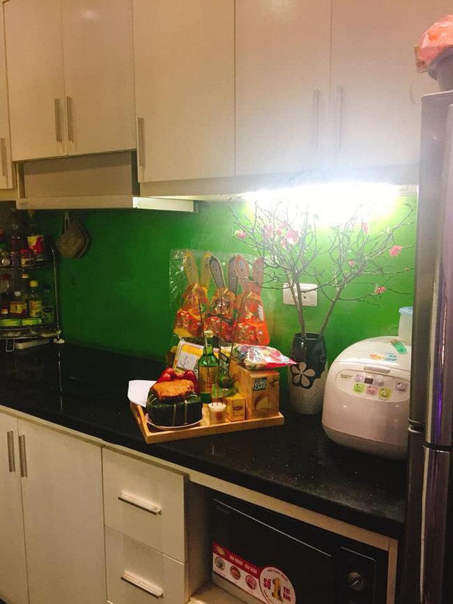 Lần đầu tự làm cỗ cúng ông Công ông Táo, mẹ trẻ gây bão mạng xã hội vì cúng trên bàn bếp Lần đầu tự làm cỗ cúng ông Công ông Táo, mẹ trẻ gây bão mạng xã hội vì cúng trên bàn bếp