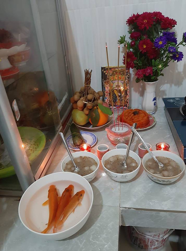 Lần đầu tự làm cỗ cúng ông Công ông Táo, mẹ trẻ gây bão mạng xã hội vì cúng trên bàn bếp Lần đầu tự làm cỗ cúng ông Công ông Táo, mẹ trẻ gây bão mạng xã hội vì cúng trên bàn bếp