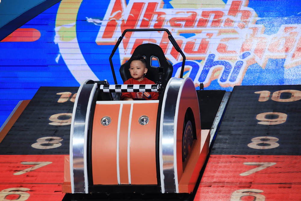 Nhanh như chớp nhí lập kỷ lục với 4 thí sinh cùng chạm đỉnh 10/10, con trai Nguyễn Hải Phong gây sốt