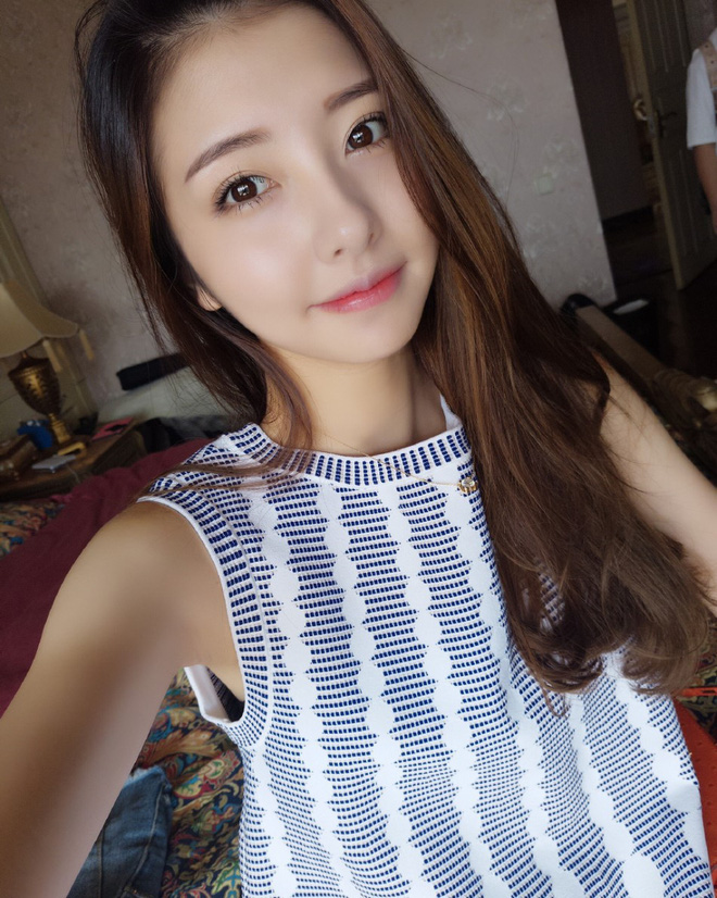 Khi các hot girl bị bóc mẽ nhan sắc thật lúc livestream: 1 giây lỡ tay tắt nhầm filter là ăn về cả rổ gạch đá