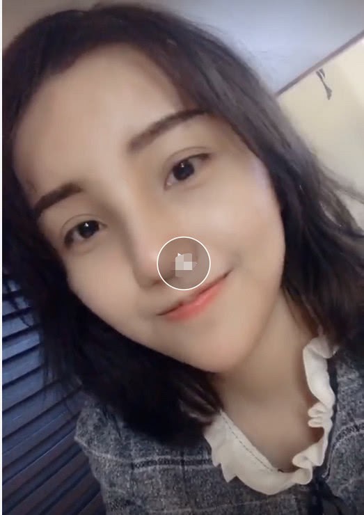 Khi các hot girl bị bóc mẽ nhan sắc thật lúc livestream: 1 giây lỡ tay tắt nhầm filter là ăn về cả rổ gạch đá