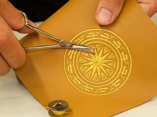 Rolls-Royce nuôi bò lấy da bọc ghế như thế nào?