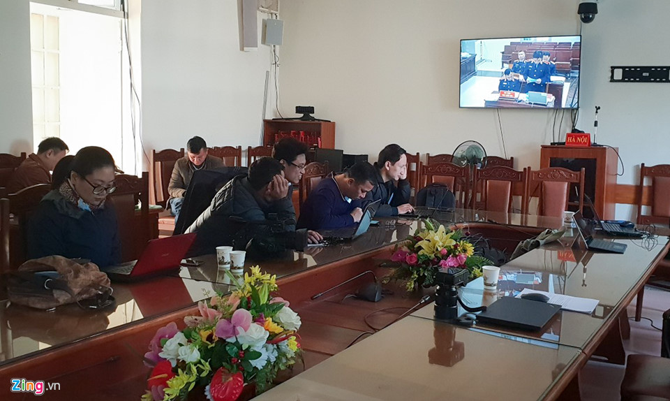 Video - Ảnh: An ninh thắt chặt trong phiên xử 2 cựu thứ trưởng công an