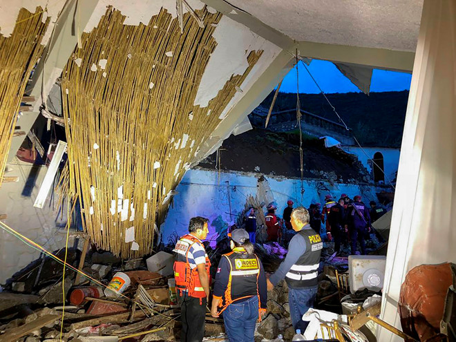 Lở đất ập xuống khách sạn đang tổ chức tiệc cưới, 15 người chết