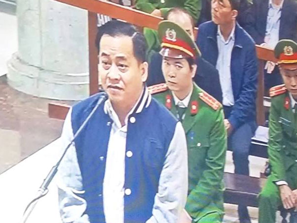 Học vấn 10/12, Vũ nhôm vẫn làm tình báo viên 8 năm