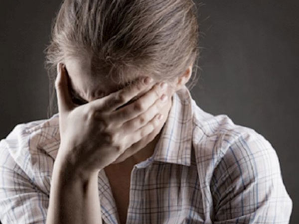 Mẹ đẻ đến thăm cháu mới sinh, mẹ chồng hằn học nói mấy câu khiến tôi phải đứng dậy bế con, dắt mẹ đi