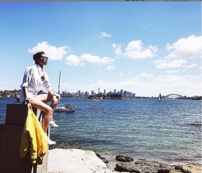 Bị kêu đăng toàn ảnh cũ, Phạm Hương trình làng bức ảnh mới nhưng lại gây hoang mang vì điều này