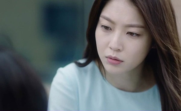 Con gái chảy nước mắt khi thấy mẹ đẻ lo lắng việc lễ Tết thông gia, còn mẹ chồng lại dửng dưng như không