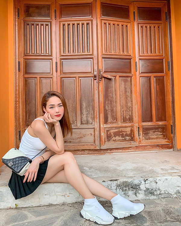 Sao Việt chọn trang phục dạo phố phong cách nào những ngày cận Tết?