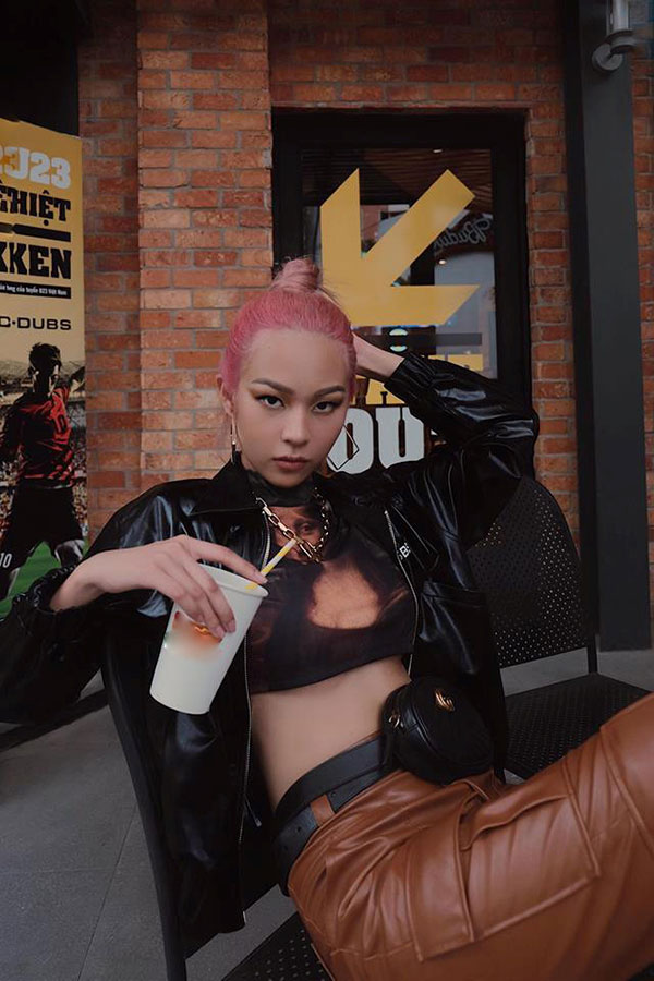 Sao Việt chọn trang phục dạo phố phong cách nào những ngày cận Tết?