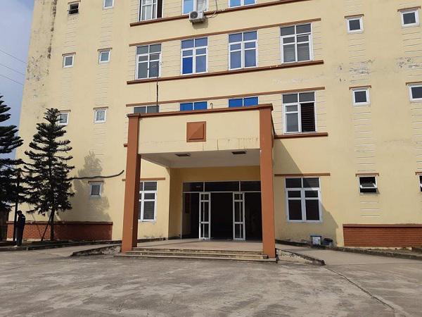 Gia đình muốn mổ đẻ, bệnh viện nói đẻ thường được, sau khi chào đời bé trai chết não