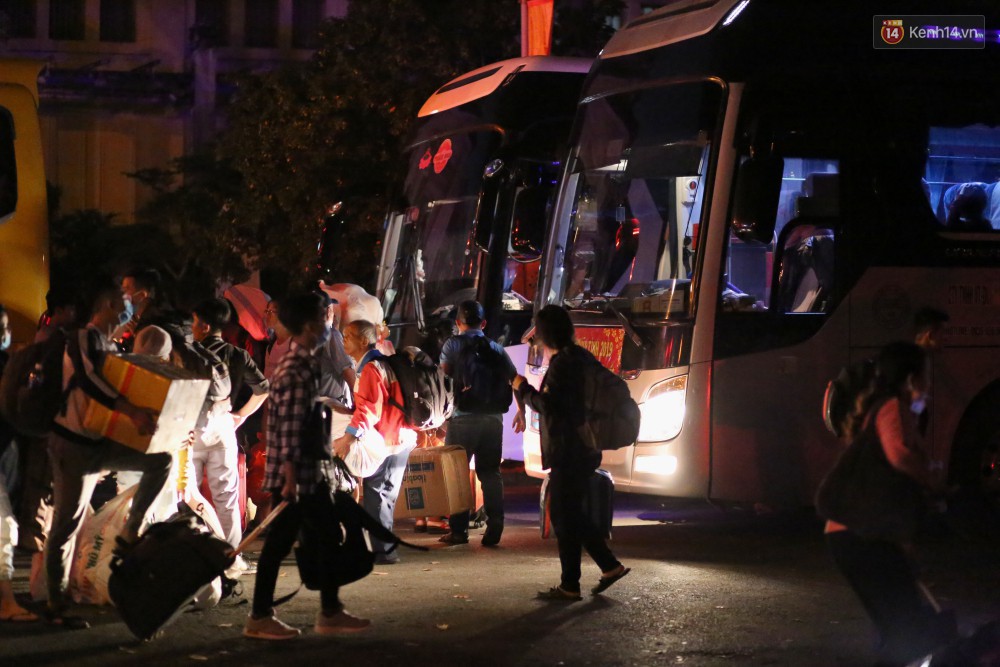 Chuyến xe nghĩa tình chở miễn phí 600 sinh viên và lao động nghèo ở Sài Gòn về quê ăn Tết Kỷ Hợi 2019