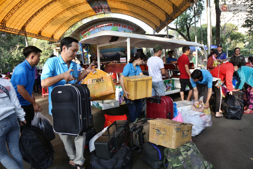 Chuyến xe nghĩa tình chở miễn phí 600 sinh viên và lao động nghèo ở Sài Gòn về quê ăn Tết Kỷ Hợi 2019
