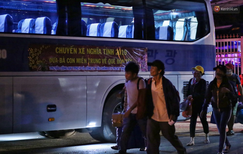 Chuyến xe nghĩa tình chở miễn phí 600 sinh viên và lao động nghèo ở Sài Gòn về quê ăn Tết Kỷ Hợi 2019