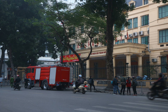 An ninh thắt chặt tại tòa xử 2 cựu thứ trưởng Bộ Công an và Vũ nhôm