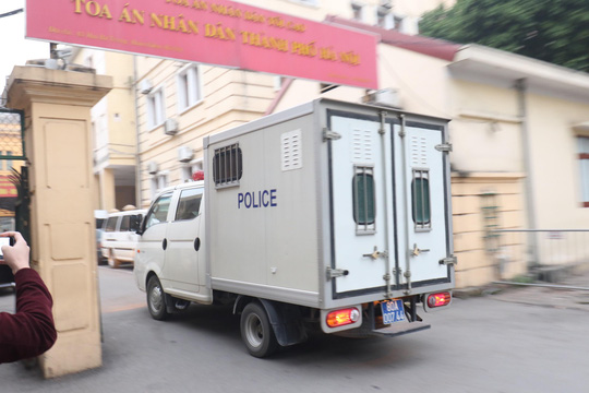 An ninh thắt chặt tại tòa xử 2 cựu thứ trưởng Bộ Công an và Vũ nhôm