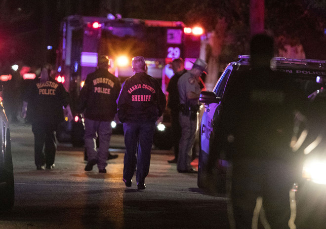 Một người chết, 5 cảnh sát bị thương trong vụ đấu súng ở Houston