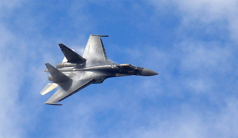 Hình ảnh tiêm kích Nga khóa mục tiêu chiến cơ Mỹ gây bão mạng