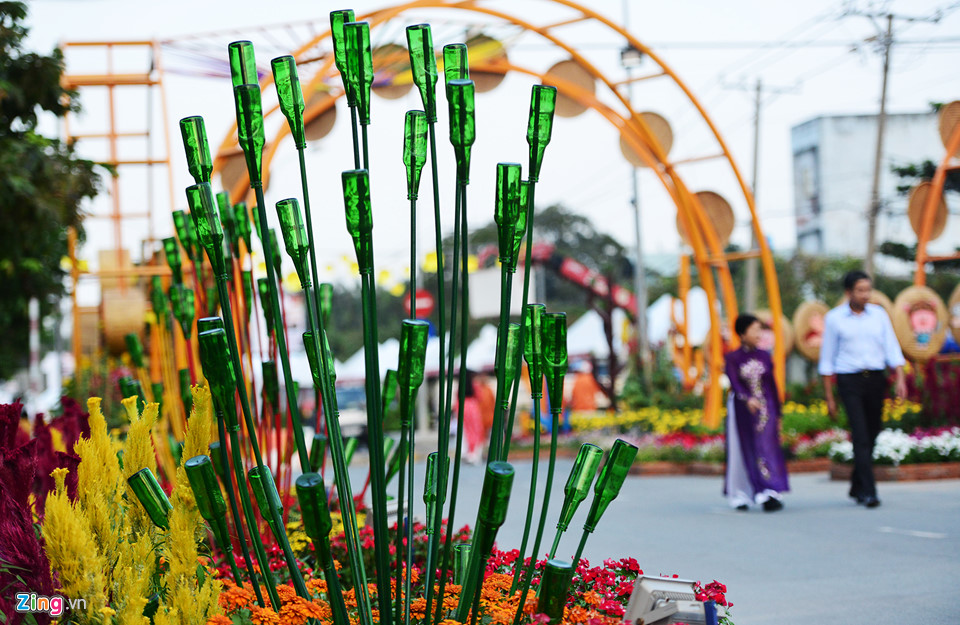 Cận cảnh đường hoa Tết đầu tiên mở cửa tham quan ở Sài Gòn