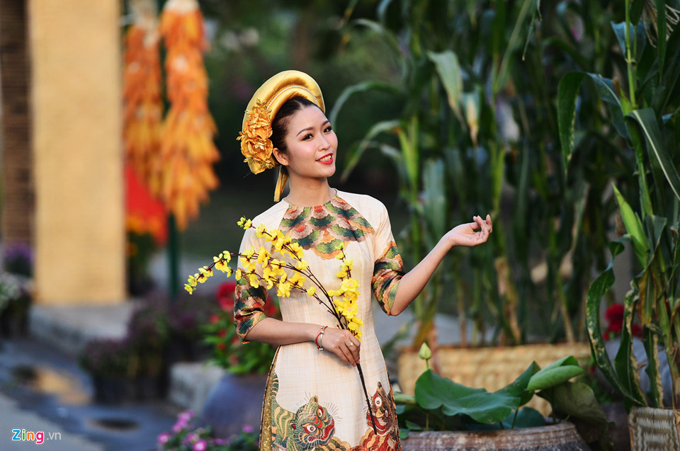 Cận cảnh đường hoa Tết đầu tiên mở cửa tham quan ở Sài Gòn