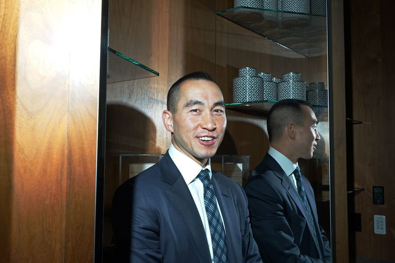 4 bà vợ, 17 người con và cuộc chiến gia tộc giành đế chế tỷ USD