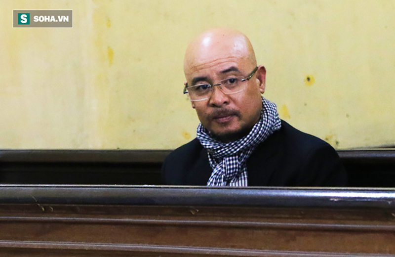 Video ảnh: Ông Đặng Lê Nguyên Vũ và vợ không một lần ngoảnh mặt nhìn nhau tại phiên tòa xử ly hôn