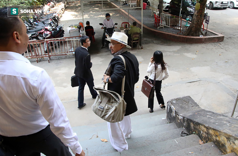 Video ảnh: Ông Đặng Lê Nguyên Vũ và vợ không một lần ngoảnh mặt nhìn nhau tại phiên tòa xử ly hôn