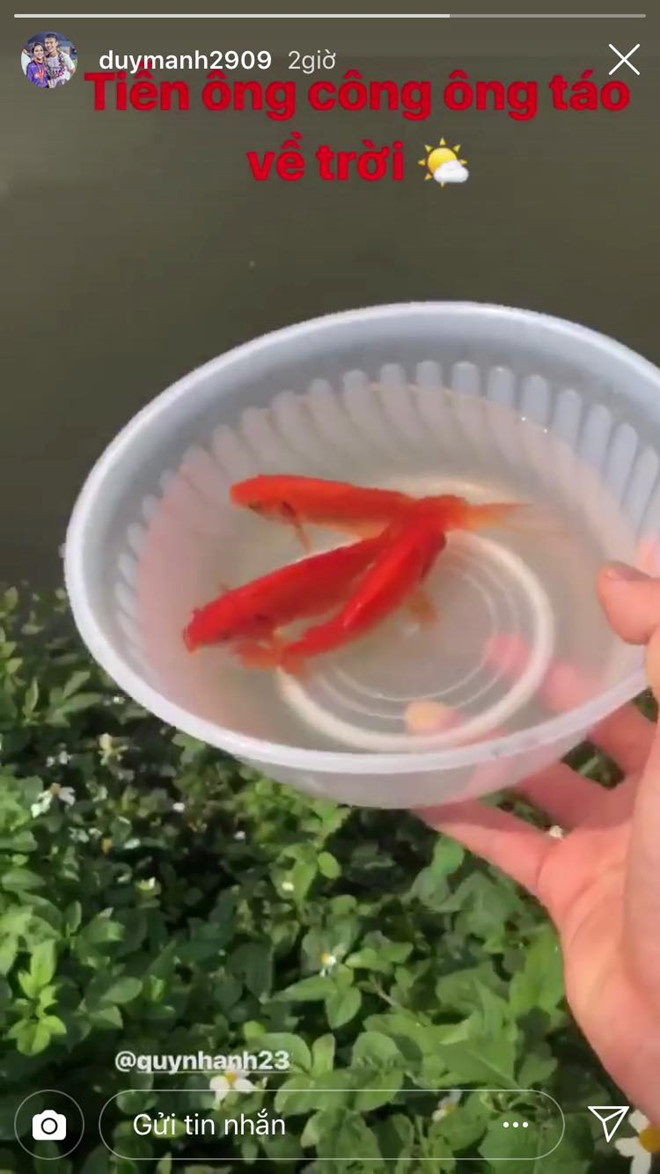 Cầu thủ tuyển Việt Nam hẹn hò ngay với bạn gái sau khi về nước