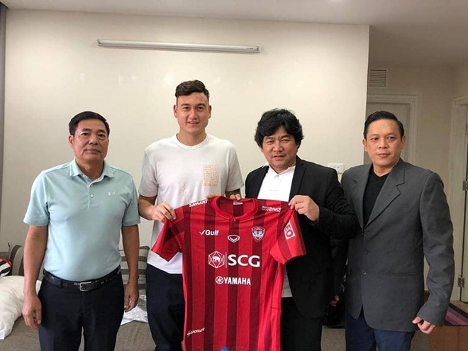 Đặng Văn Lâm ra mắt Muangthong United vào sáng mùng 2 Tết