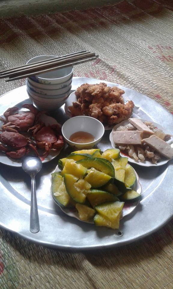 Hì hục nấu cơm mà bị mẹ chồng chê bai không rõ lý do, dâu trẻ ấm ức lên mạng than thở nhưng bất ngờ bị hội chị em chỉ trích