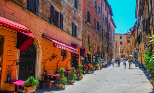 Trào lưu du lịch Tết để tránh bị hỏi: Bao giờ cưới?