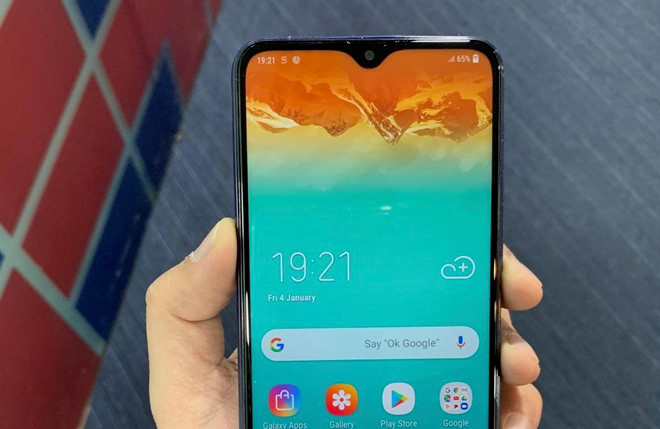 Galaxy M10 và M20 ra mắt - camera kép, pin 5.000 mAh giá từ 112 USD