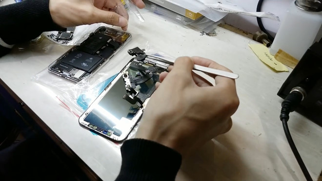 iPhone X dựng giá hơn 10 triệu đã được tạo ra như thế này