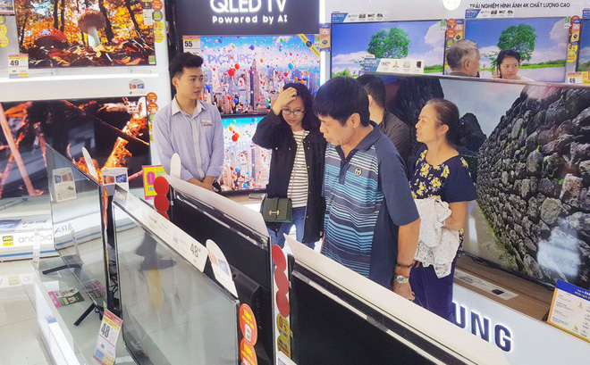 Tivi giá rẻ ồ ạt khuấy đảo các siêu thị điện máy dịp Tết