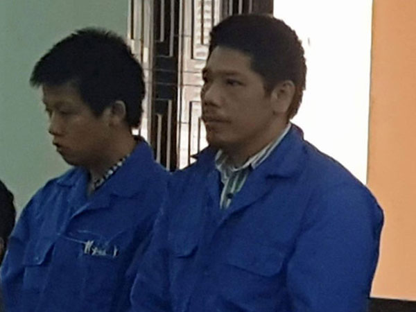 Hai người lĩnh án vì ném đá khiến bạn chết dưới kênh