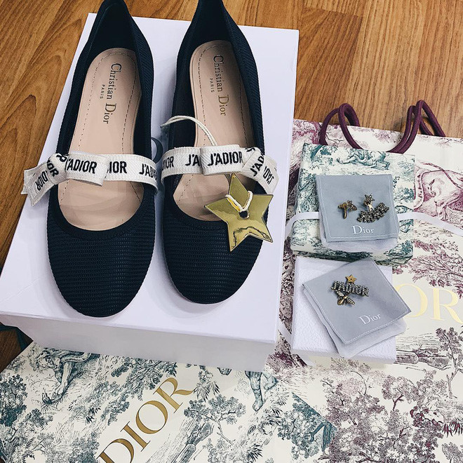 Bạn gái tuyển thủ Việt Nam và những lần đáp trả cực gắt trên mạng