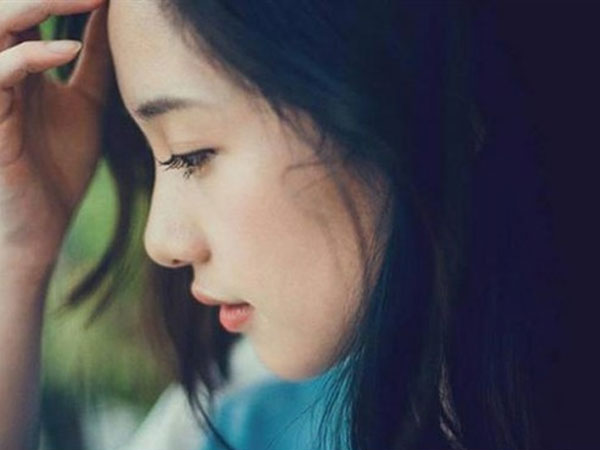 Thức dậy sau đêm tân hôn, tôi suýt ngất khi nhìn thấy tấm lưng trần của vợ